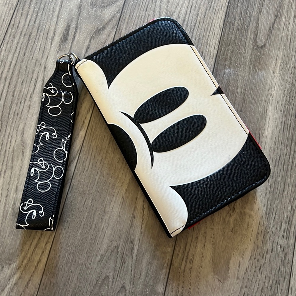 Disney Mickey face wristlet w/space for cell phone, ID +4 card slots &zip pocket